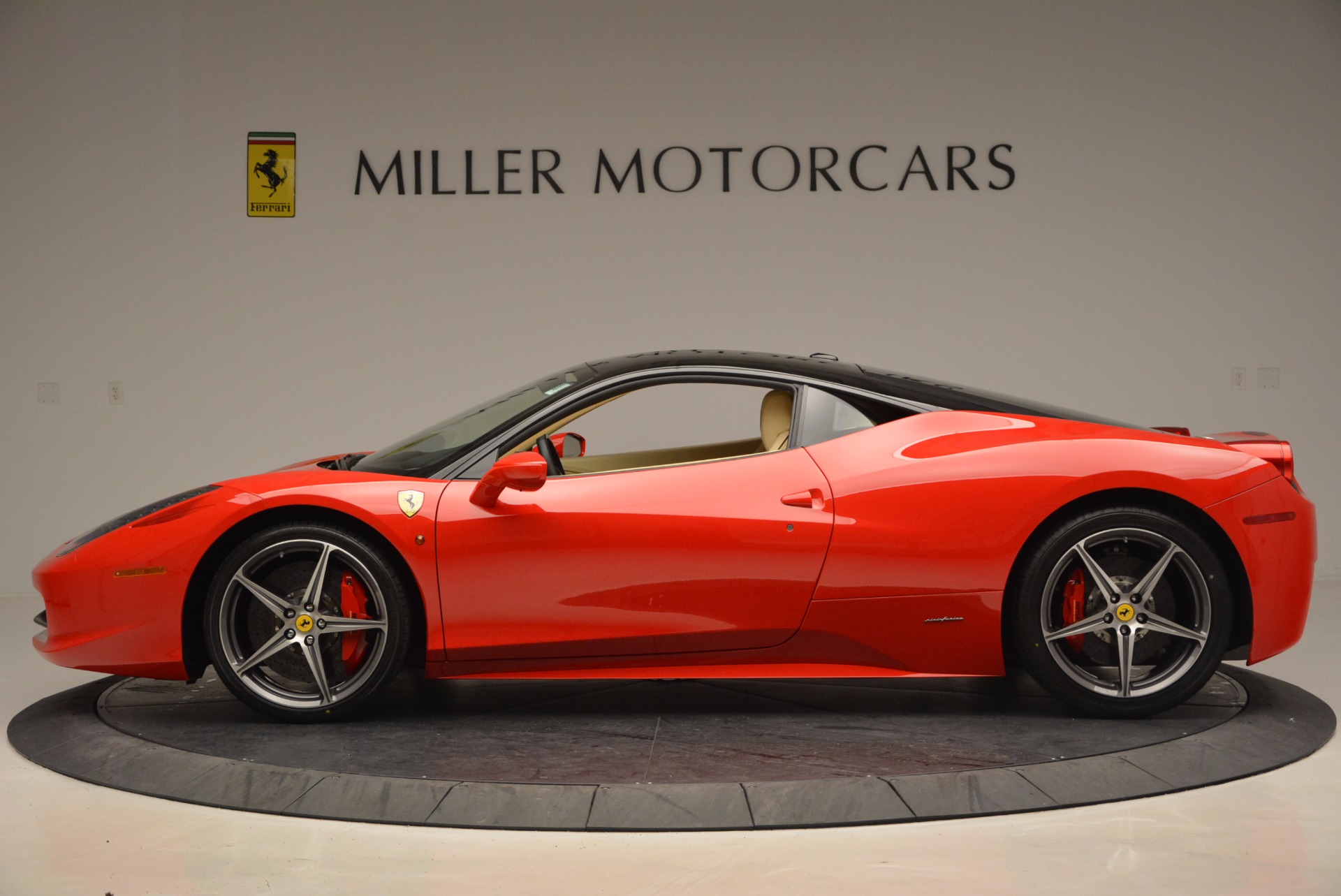 Ferrari 458 Italia спереди
