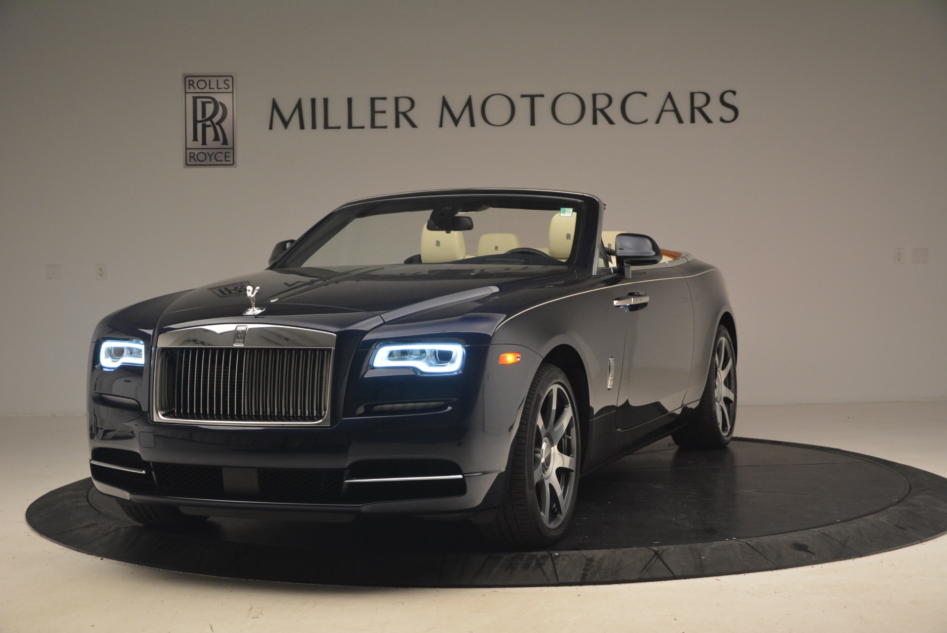 Used 2017 Rolls-Royce Dawn for sale Sold at Alfa Romeo of Greenwich in Greenwich CT 06830 1