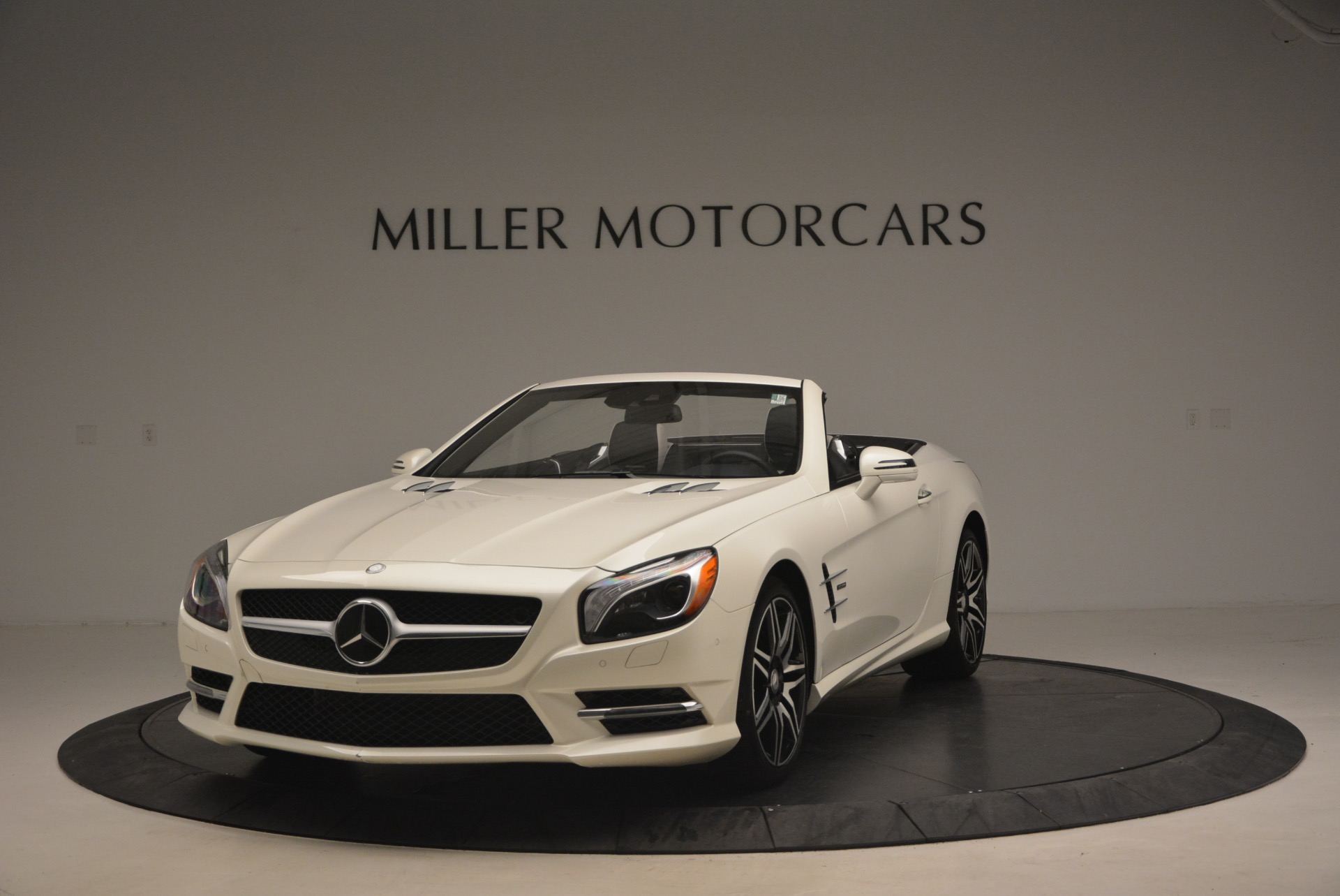 Used 2015 Mercedes-Benz SL-Class SL 550 for sale Sold at Alfa Romeo of Greenwich in Greenwich CT 06830 1