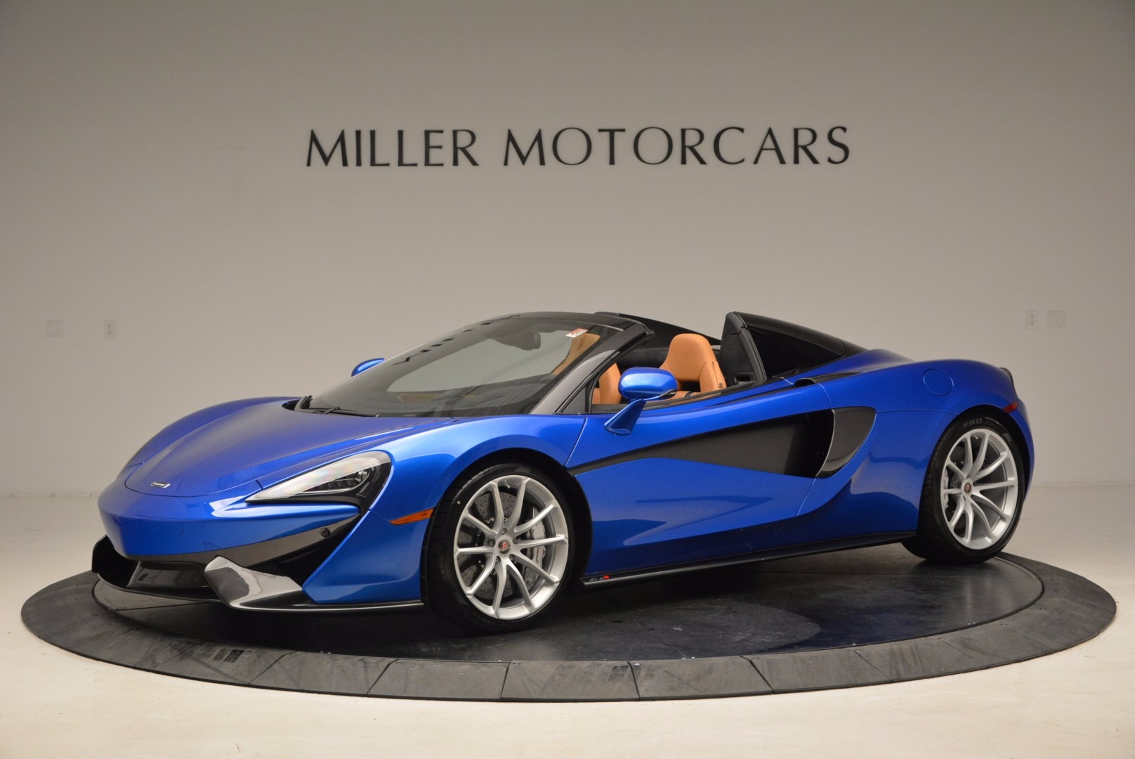 Used 2018 McLaren 570S Spider for sale Sold at Alfa Romeo of Greenwich in Greenwich CT 06830 1