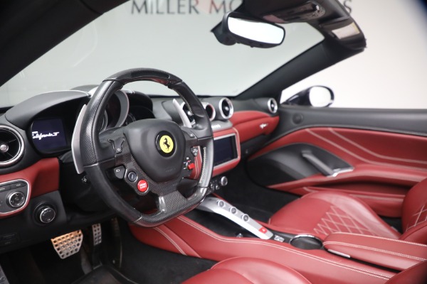 Used 2016 Ferrari California T for sale $119,900 at Alfa Romeo of Greenwich in Greenwich CT 06830 13