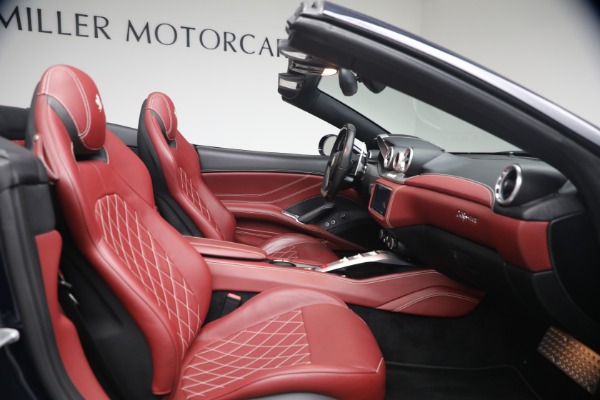 Used 2016 Ferrari California T for sale $119,900 at Alfa Romeo of Greenwich in Greenwich CT 06830 17