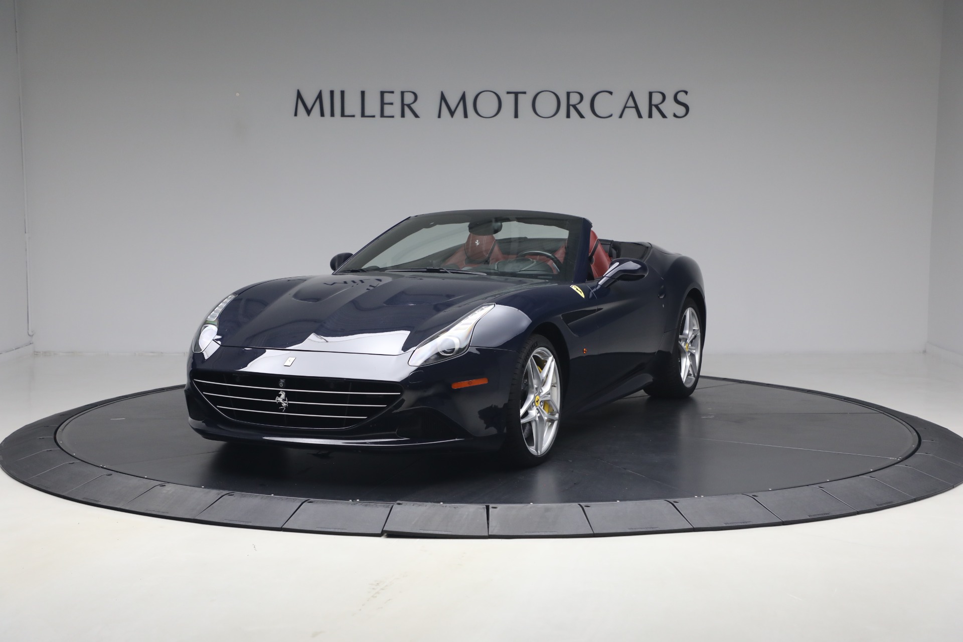 Used 2016 Ferrari California T for sale $119,900 at Alfa Romeo of Greenwich in Greenwich CT 06830 1