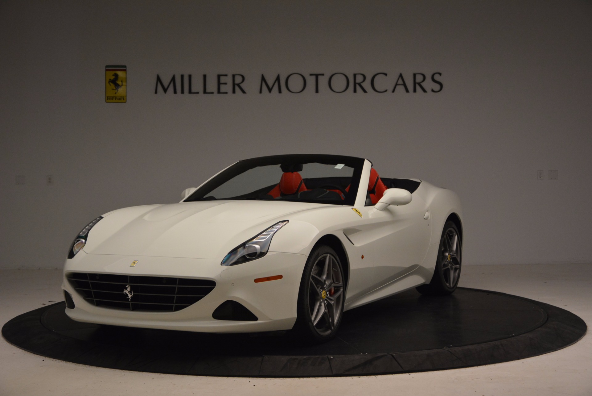 Used 2017 Ferrari California T for sale Sold at Alfa Romeo of Greenwich in Greenwich CT 06830 1