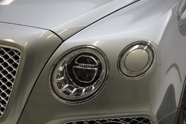 Used 2018 Bentley Bentayga W12 Signature Edition for sale Sold at Alfa Romeo of Greenwich in Greenwich CT 06830 13