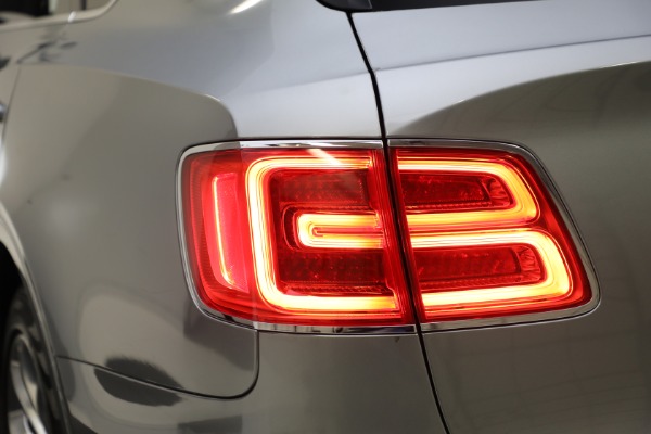 Used 2018 Bentley Bentayga W12 Signature Edition for sale Sold at Alfa Romeo of Greenwich in Greenwich CT 06830 16