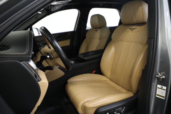 Used 2018 Bentley Bentayga W12 Signature Edition for sale Sold at Alfa Romeo of Greenwich in Greenwich CT 06830 19