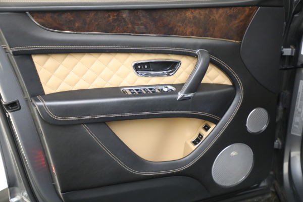 Used 2018 Bentley Bentayga W12 Signature Edition for sale Sold at Alfa Romeo of Greenwich in Greenwich CT 06830 20