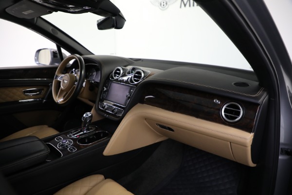 Used 2018 Bentley Bentayga W12 Signature Edition for sale Sold at Alfa Romeo of Greenwich in Greenwich CT 06830 21