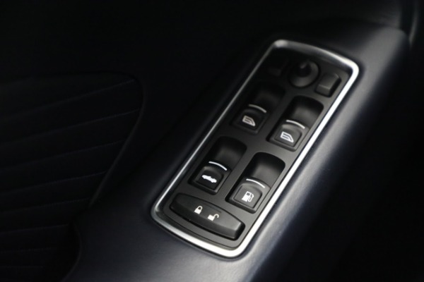 Used 2018 Aston Martin Vanquish S Volante for sale $259,900 at Alfa Romeo of Greenwich in Greenwich CT 06830 28