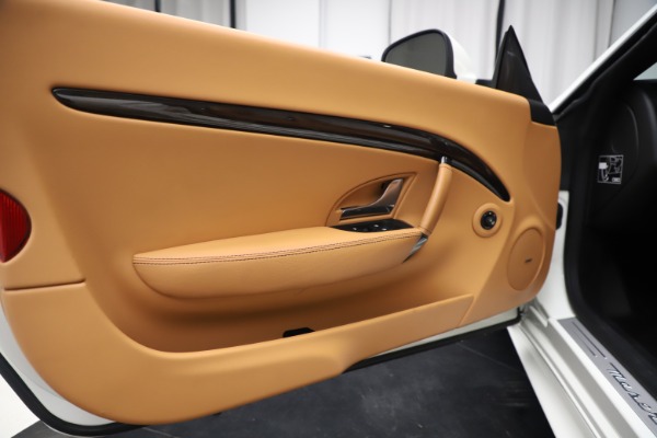 Used 2017 Maserati GranTurismo Convertible Sport for sale Sold at Alfa Romeo of Greenwich in Greenwich CT 06830 27