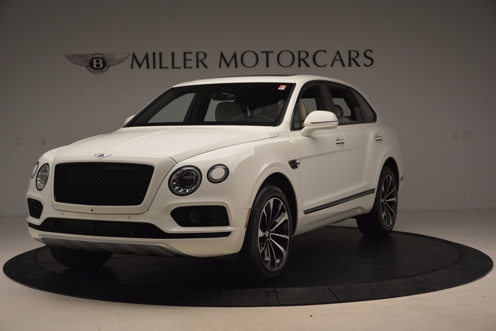 Used 2018 Bentley Bentayga Onyx for sale Sold at Alfa Romeo of Greenwich in Greenwich CT 06830 1