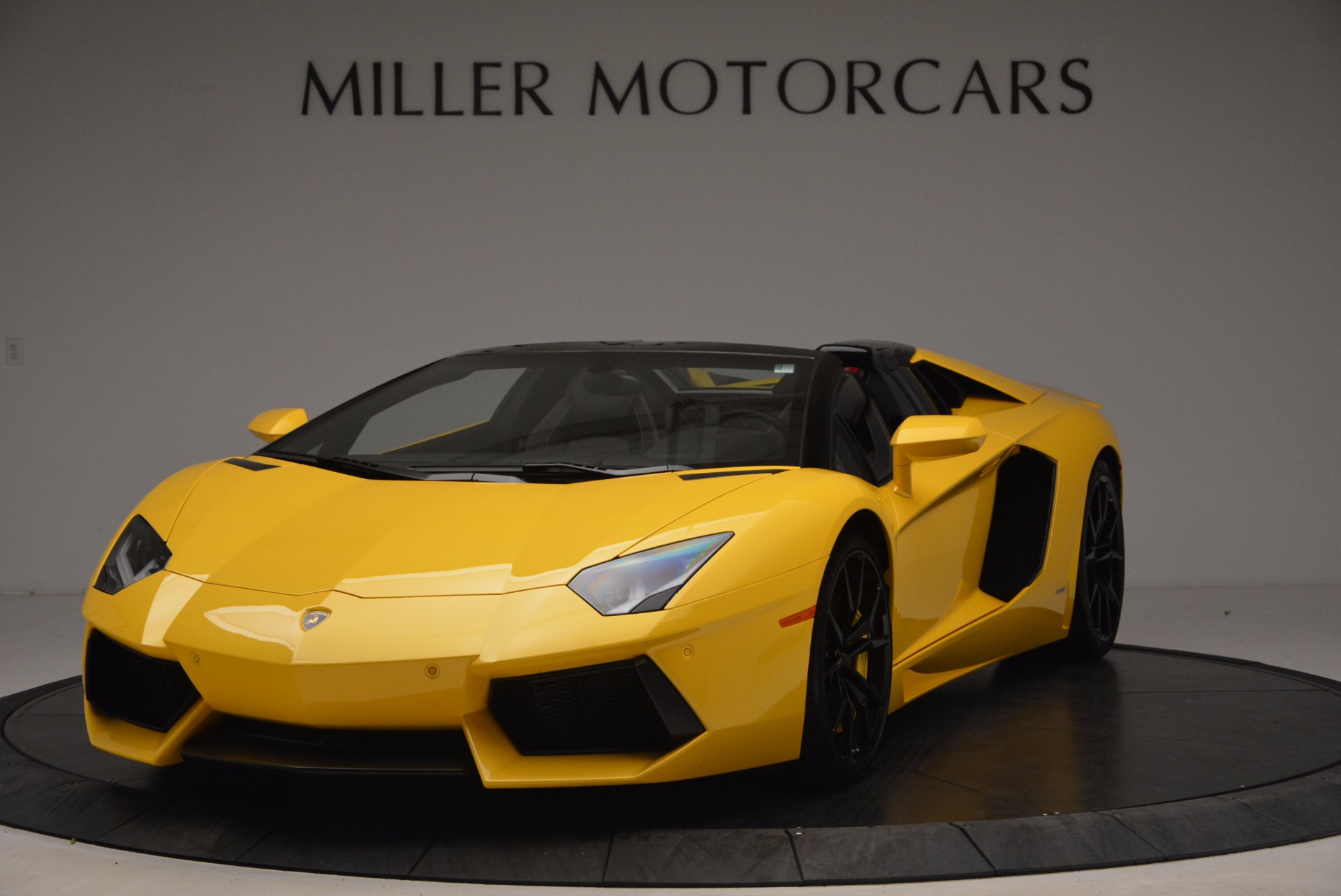 Used 2015 Lamborghini Aventador LP 700-4 Roadster for sale Sold at Alfa Romeo of Greenwich in Greenwich CT 06830 1