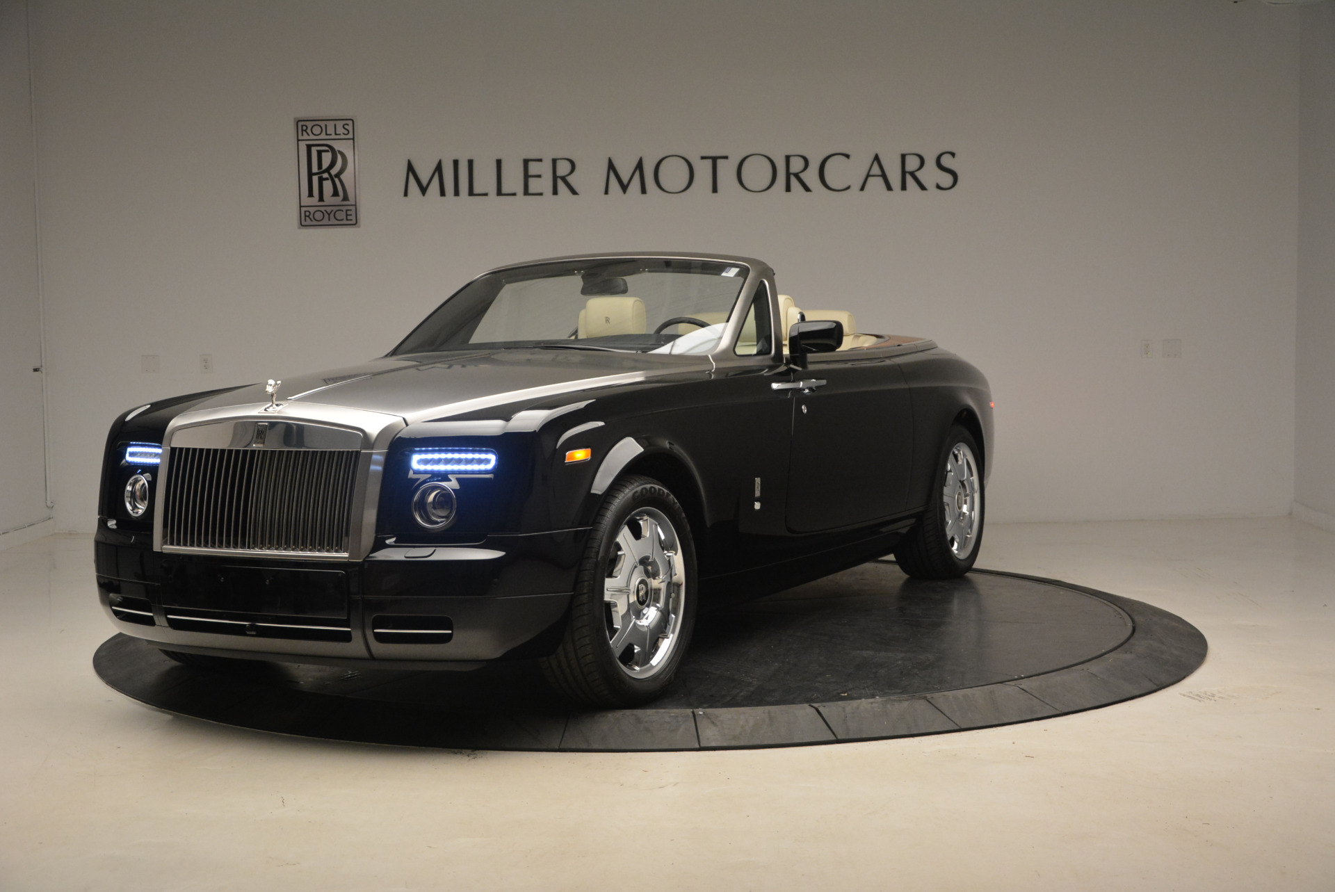 Used 2009 Rolls-Royce Phantom Drophead Coupe for sale Sold at Alfa Romeo of Greenwich in Greenwich CT 06830 1