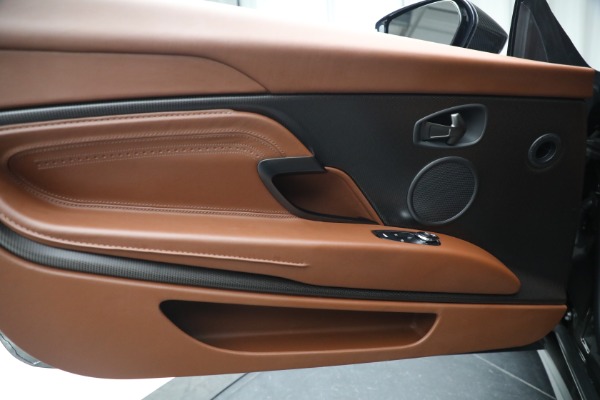 Used 2018 Aston Martin DB11 V12 for sale $127,900 at Alfa Romeo of Greenwich in Greenwich CT 06830 20
