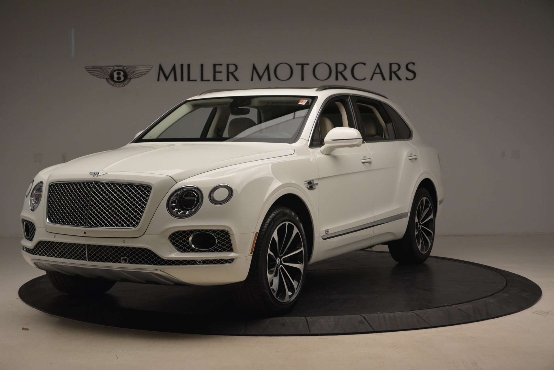 Used 2018 Bentley Bentayga Signature for sale Sold at Alfa Romeo of Greenwich in Greenwich CT 06830 1