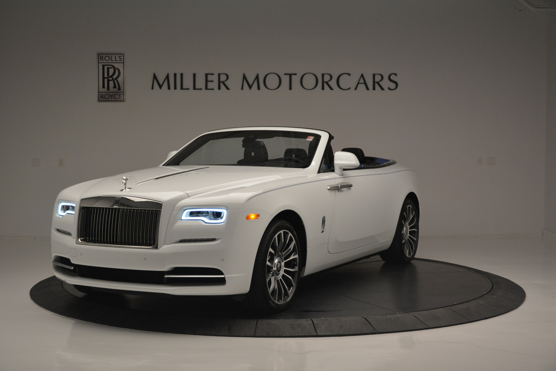 Used 2018 Rolls-Royce Dawn for sale Sold at Alfa Romeo of Greenwich in Greenwich CT 06830 1