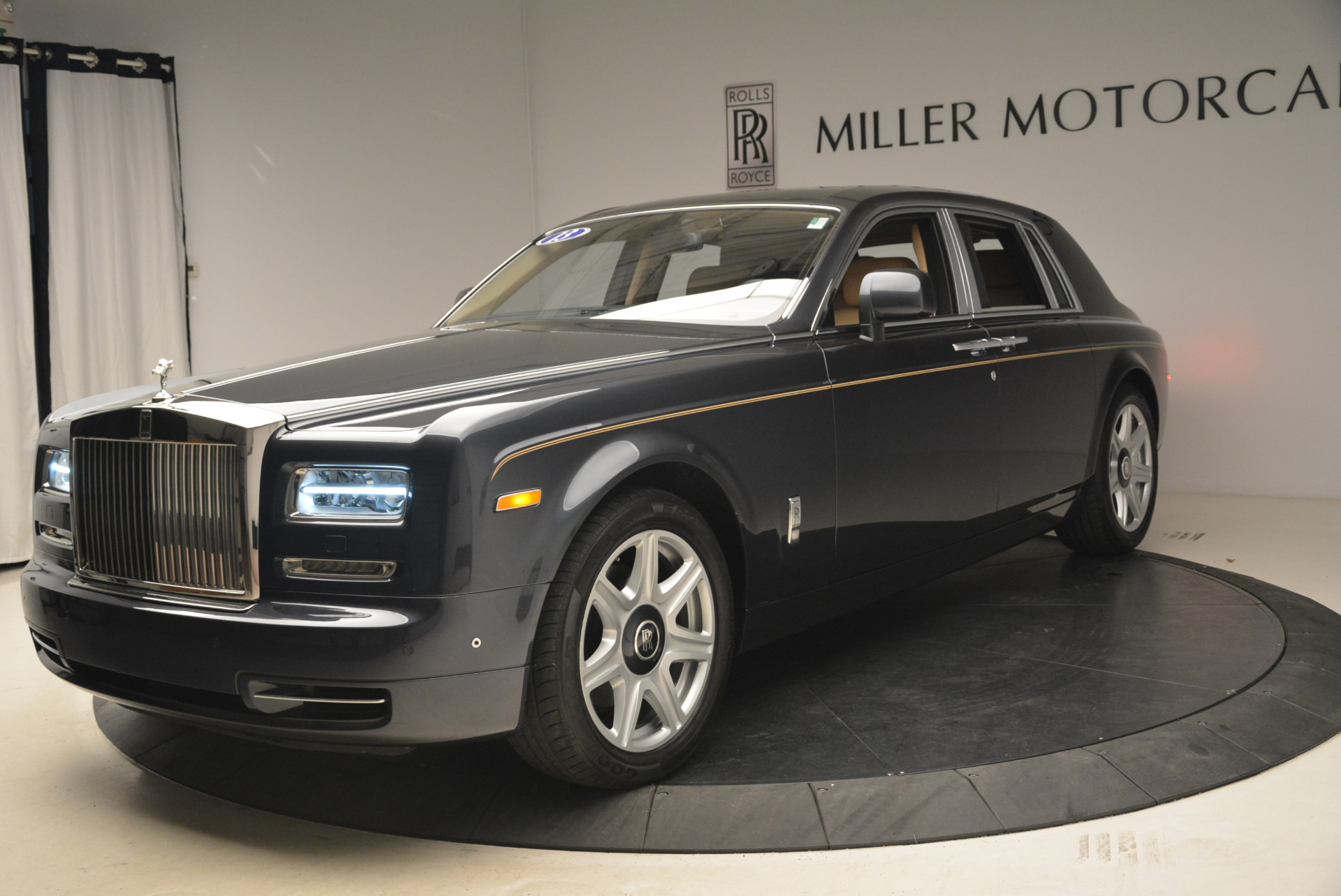 Used 2013 Rolls-Royce Phantom for sale Sold at Alfa Romeo of Greenwich in Greenwich CT 06830 1