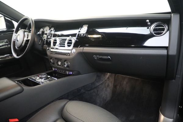 Used 2016 Rolls-Royce Ghost Series II for sale $169,900 at Alfa Romeo of Greenwich in Greenwich CT 06830 24