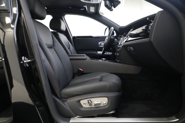 Used 2016 Rolls-Royce Ghost Series II for sale $169,900 at Alfa Romeo of Greenwich in Greenwich CT 06830 25