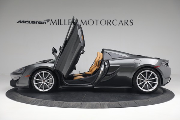 Used 2018 McLaren 570S Spider for sale Sold at Alfa Romeo of Greenwich in Greenwich CT 06830 22