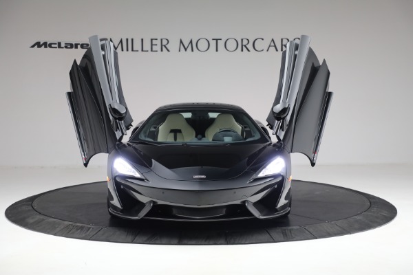 Used 2018 McLaren 570S Spider for sale Sold at Alfa Romeo of Greenwich in Greenwich CT 06830 21