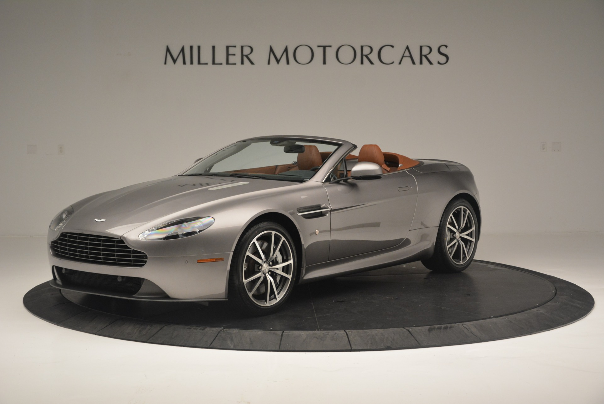 Used 2015 Aston Martin V8 Vantage Roadster for sale Sold at Alfa Romeo of Greenwich in Greenwich CT 06830 1