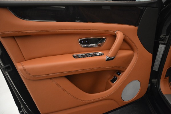 New 2019 Bentley Bentayga V8 for sale Sold at Alfa Romeo of Greenwich in Greenwich CT 06830 16