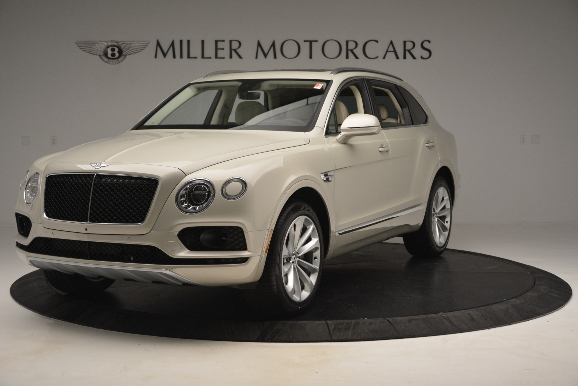 Used 2019 Bentley Bentayga V8 for sale $169,900 at Alfa Romeo of Greenwich in Greenwich CT 06830 1