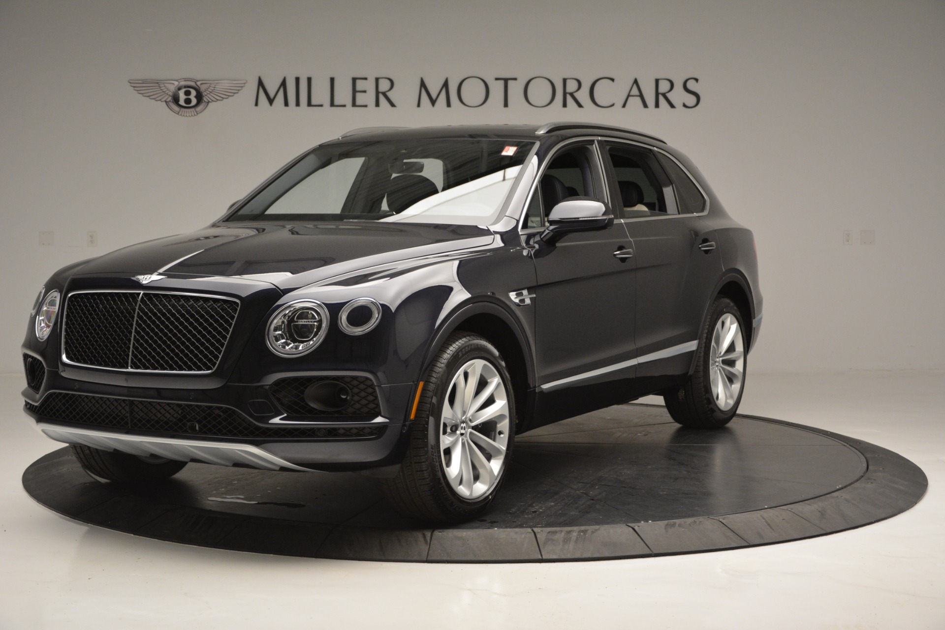 Used 2019 Bentley Bentayga V8 for sale $129,900 at Alfa Romeo of Greenwich in Greenwich CT 06830 1
