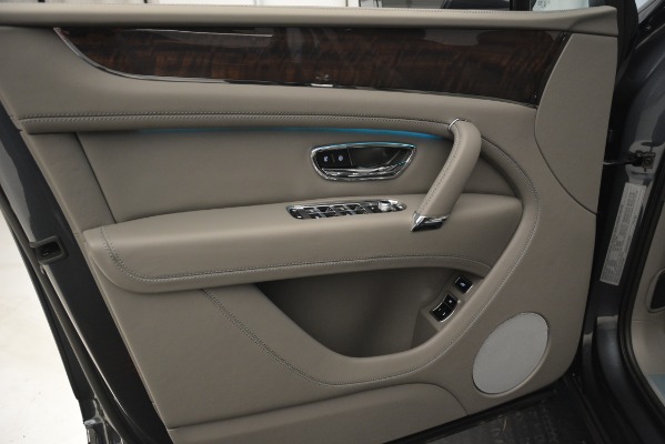 New 2019 Bentley Bentayga V8 for sale Sold at Alfa Romeo of Greenwich in Greenwich CT 06830 17