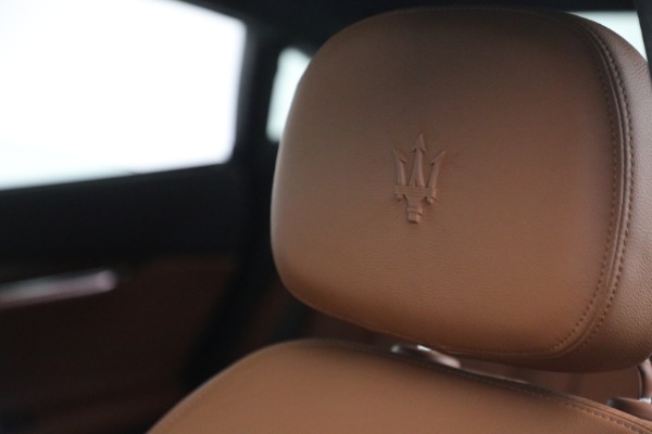 Used 2015 Maserati Quattroporte S Q4 for sale Sold at Alfa Romeo of Greenwich in Greenwich CT 06830 25