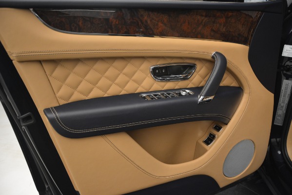 Used 2017 Bentley Bentayga W12 for sale Sold at Alfa Romeo of Greenwich in Greenwich CT 06830 16
