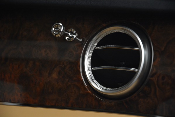 Used 2017 Bentley Bentayga W12 for sale Sold at Alfa Romeo of Greenwich in Greenwich CT 06830 22