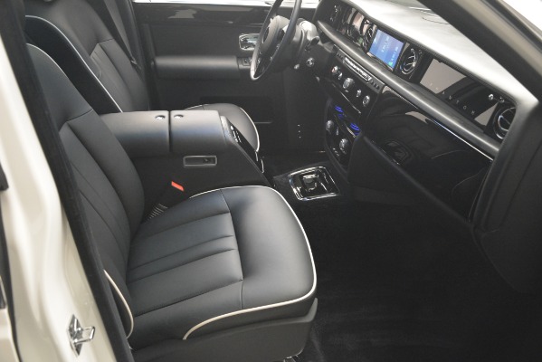 Used 2014 Rolls-Royce Phantom for sale Sold at Alfa Romeo of Greenwich in Greenwich CT 06830 27