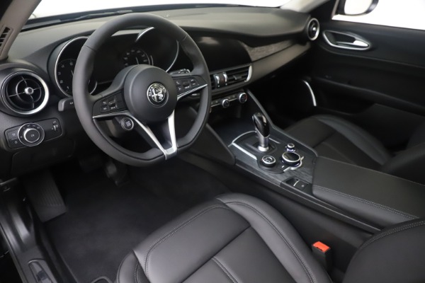 New 2019 Alfa Romeo Giulia Q4 for sale $46,140 at Alfa Romeo of Greenwich in Greenwich CT 06830 13