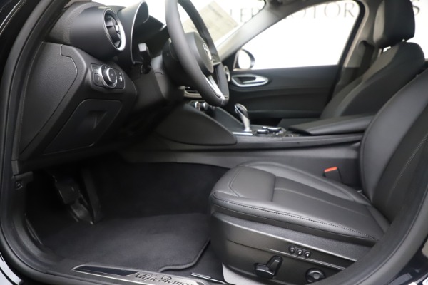 New 2019 Alfa Romeo Giulia Q4 for sale $46,140 at Alfa Romeo of Greenwich in Greenwich CT 06830 14