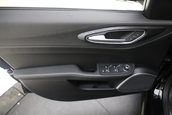New 2019 Alfa Romeo Giulia Q4 for sale $46,140 at Alfa Romeo of Greenwich in Greenwich CT 06830 17