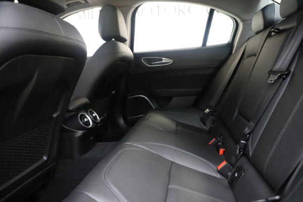 New 2019 Alfa Romeo Giulia Q4 for sale $46,140 at Alfa Romeo of Greenwich in Greenwich CT 06830 19
