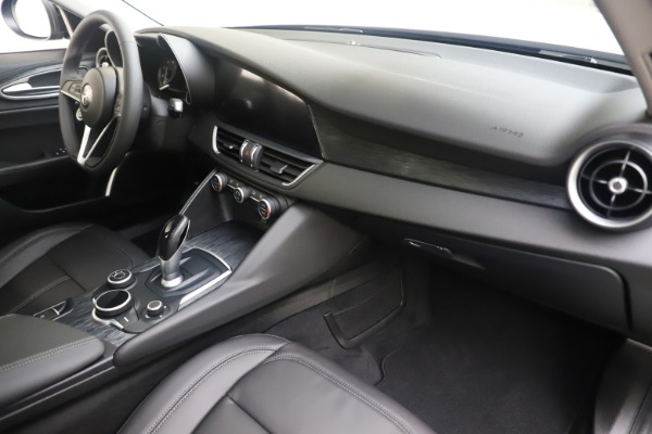 New 2019 Alfa Romeo Giulia Q4 for sale $46,140 at Alfa Romeo of Greenwich in Greenwich CT 06830 22