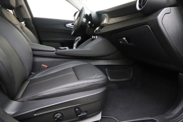 New 2019 Alfa Romeo Giulia Q4 for sale $46,140 at Alfa Romeo of Greenwich in Greenwich CT 06830 23