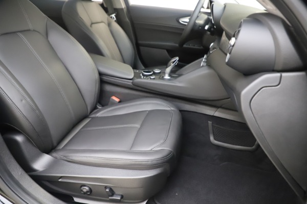 New 2019 Alfa Romeo Giulia Q4 for sale $46,140 at Alfa Romeo of Greenwich in Greenwich CT 06830 24