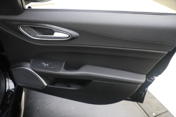 New 2019 Alfa Romeo Giulia Q4 for sale $46,140 at Alfa Romeo of Greenwich in Greenwich CT 06830 25