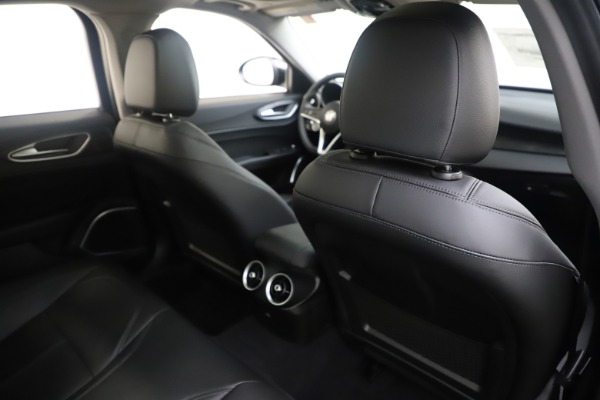 New 2019 Alfa Romeo Giulia Q4 for sale $46,140 at Alfa Romeo of Greenwich in Greenwich CT 06830 28