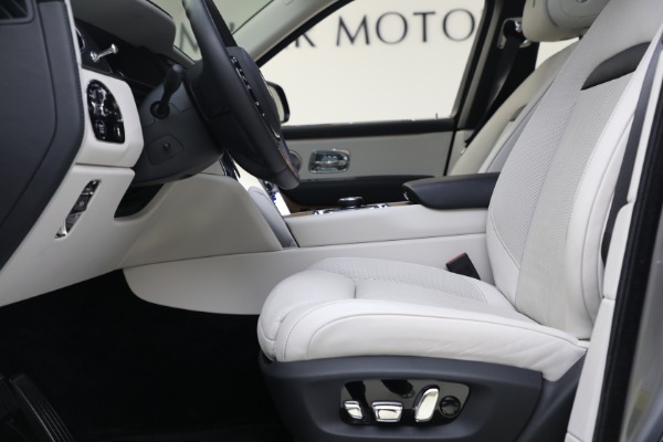 Used 2019 Rolls-Royce Cullinan for sale $329,900 at Alfa Romeo of Greenwich in Greenwich CT 06830 13