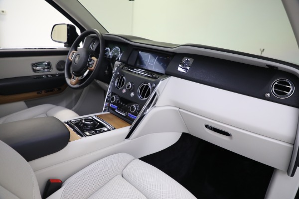 Used 2019 Rolls-Royce Cullinan for sale $329,900 at Alfa Romeo of Greenwich in Greenwich CT 06830 19