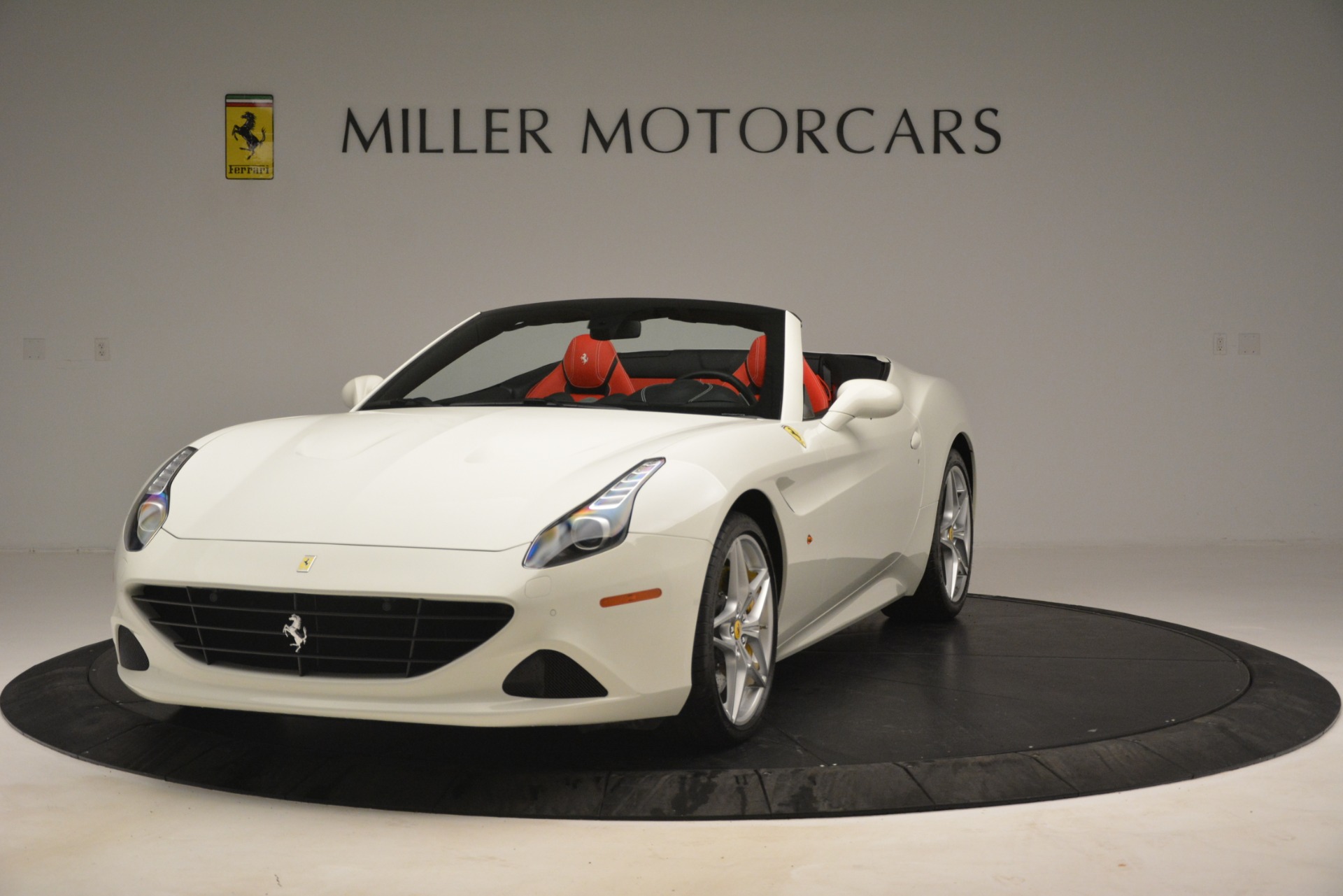 Used 2016 Ferrari California T for sale Sold at Alfa Romeo of Greenwich in Greenwich CT 06830 1