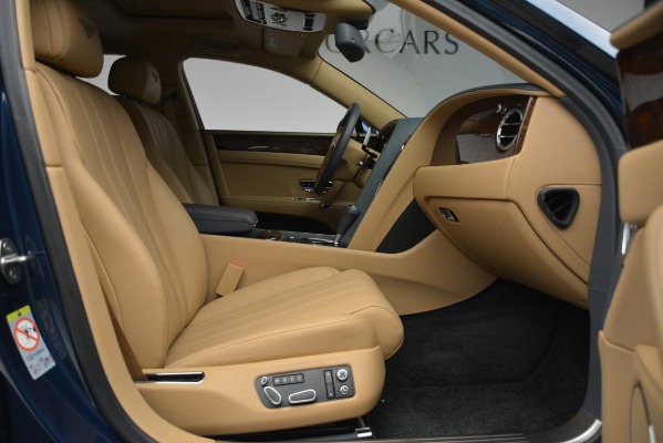 Used 2016 Bentley Flying Spur V8 for sale $93,900 at Alfa Romeo of Greenwich in Greenwich CT 06830 28