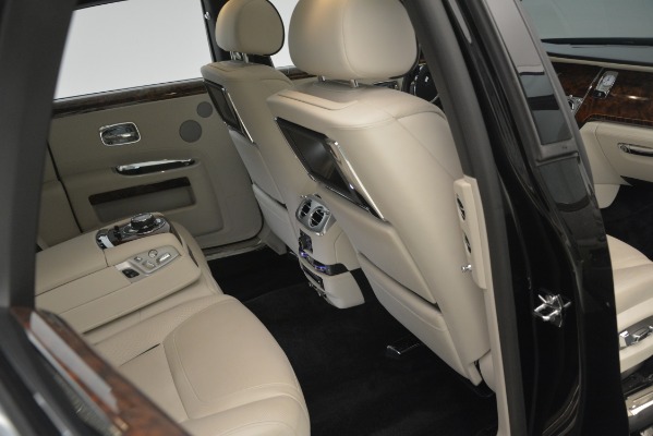 Used 2016 Rolls-Royce Ghost for sale Sold at Alfa Romeo of Greenwich in Greenwich CT 06830 19