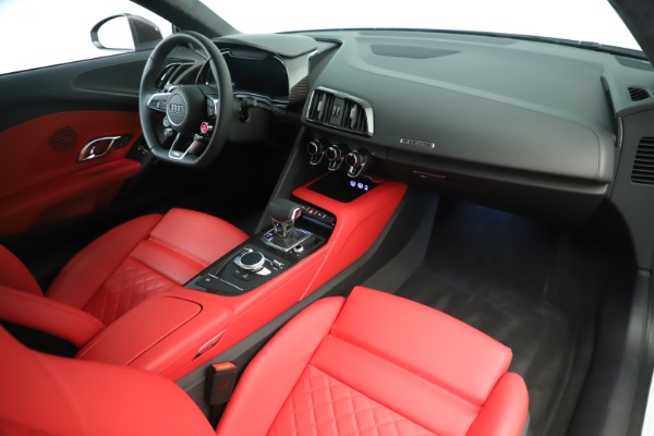 Used 2018 Audi R8 5.2 quattro V10 Plus for sale Sold at Alfa Romeo of Greenwich in Greenwich CT 06830 18